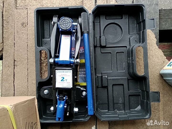 Домкрат гидравлический 2т подкатной