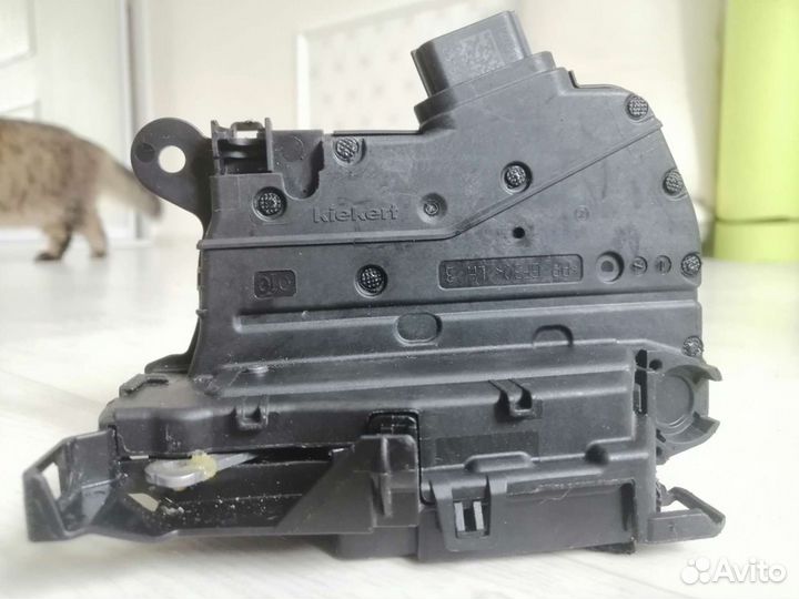 Замок двери левой задней LADA X-RAY 825032877R