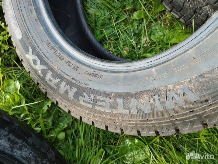 Dunlop Winter Maxx 215/65 R16 98