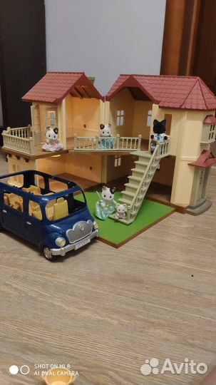 Sylvanian families домик с машиной и семьёй