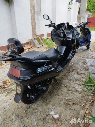 Продам макси скутер