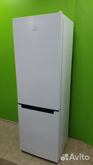 Холодильник indesit NO frost DF4180W
