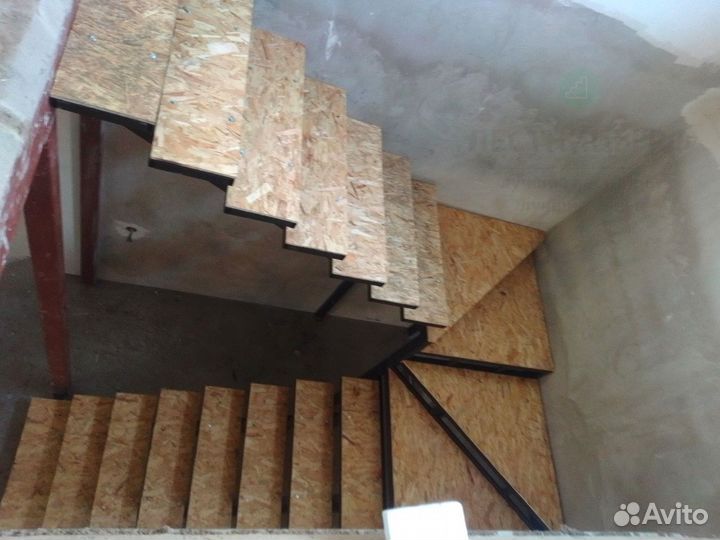 Каркас лестницы металл