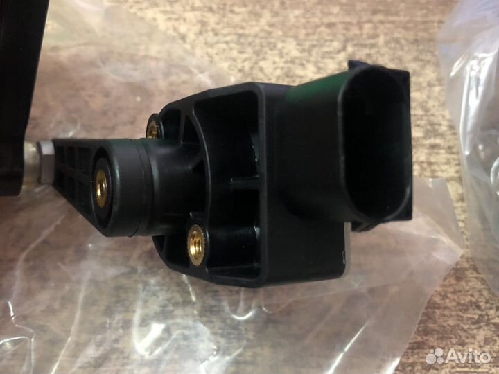 Датчик положения кузова 7L0616571D