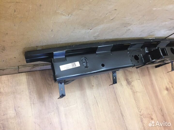 Усилитель заднего бампера Chevrolet Tahoe 4 новый