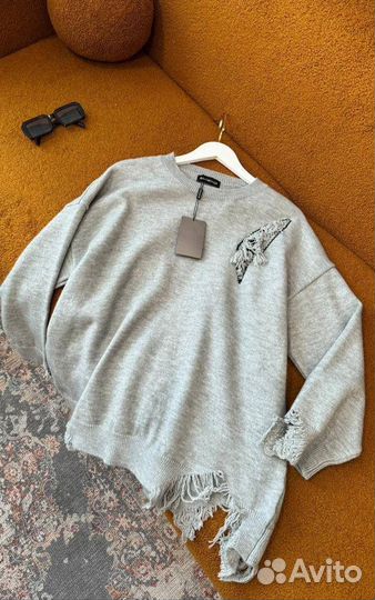 Классный свитер Balenciaga
