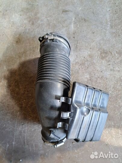 Патрубок воздушного фильтра Audi A6 C6