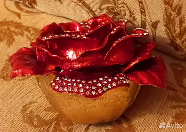 Металлическая роза шкатулка