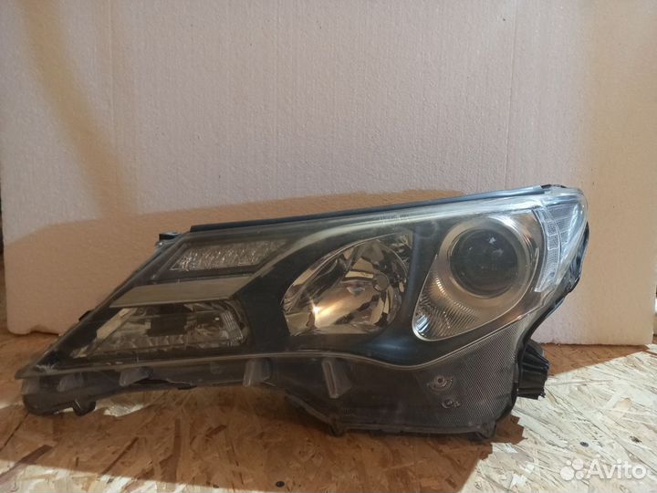 Фара правая Toyota Rav4 40 2013