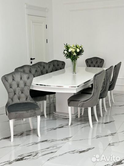 Стол и стулья