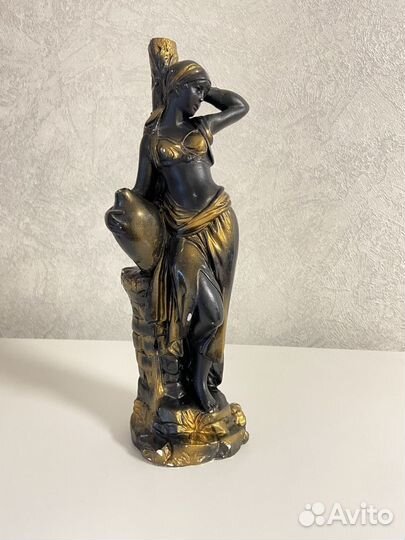 Статуэтка девушка с кувшином