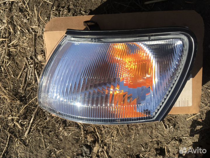 Новый передний поворотник Toyota Carina E 1994