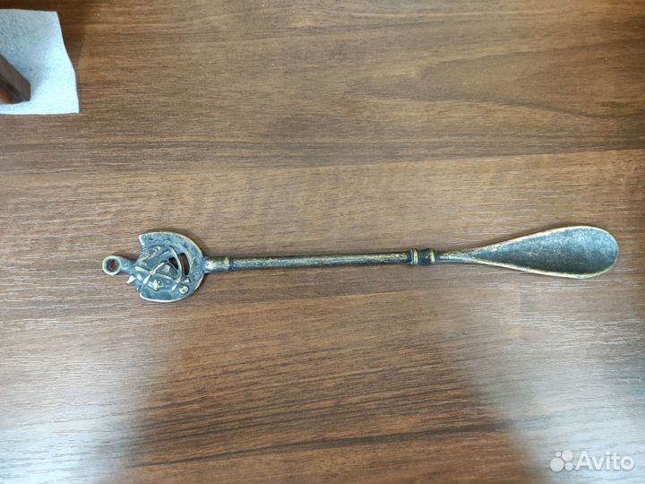 Ложка для обуви бронза