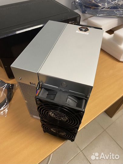 Asic майнер Bitmain Antminer S21 200 TH/s