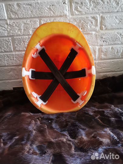 Каска для путешествий и строительная