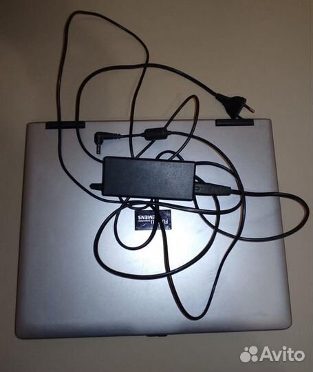 Ноутбук Fujitsu Siemens Amilo Pro V2040