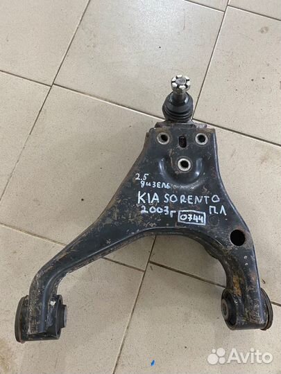 Передний левый рычаг Kia Sorento 1 2003г.в. 0744