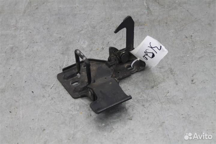 Ответная часть замка капота Volkswagen Touareg (0