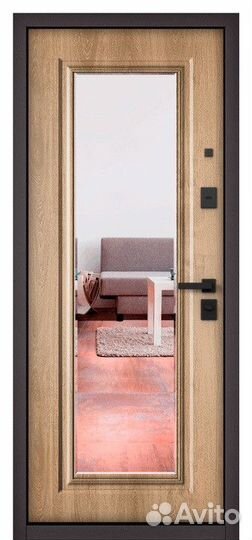 Дверь в квартиру с зеркалом