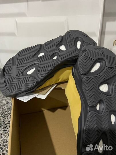 Adidas yeezy boost 700 mnvn оригинал