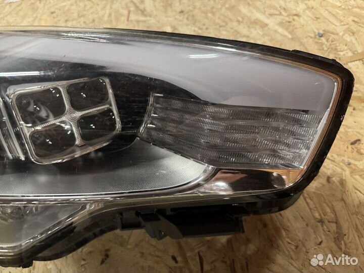 Фара Kia Quoris 921023T200 правая дорестайлинг