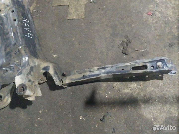 Подрамник передний Toyota Rav4 XA30
