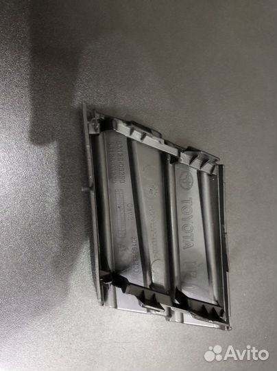 Заглушка буксировочного крюка Toyota Camry v70