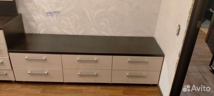 Компьютерный стол вместе со шкафом