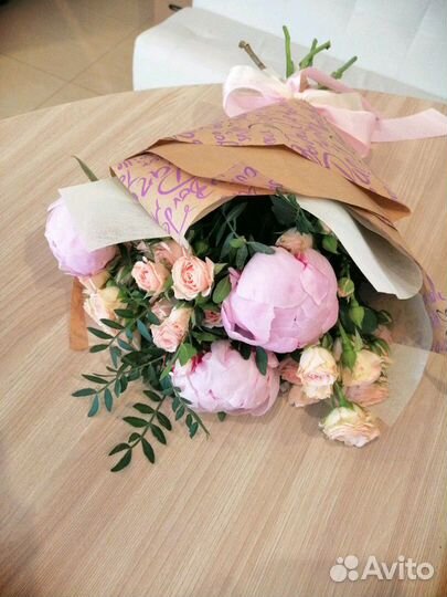 Букеты с пионами и др. цветами