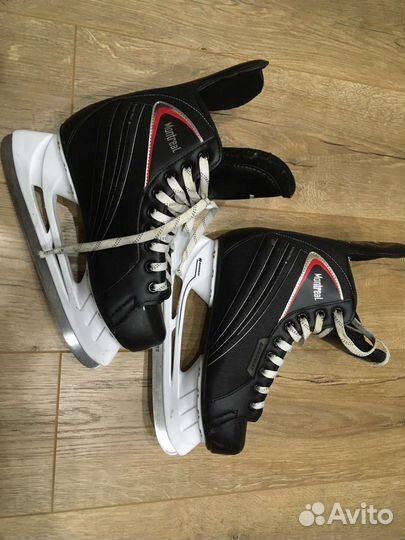 Коньки хоккейные