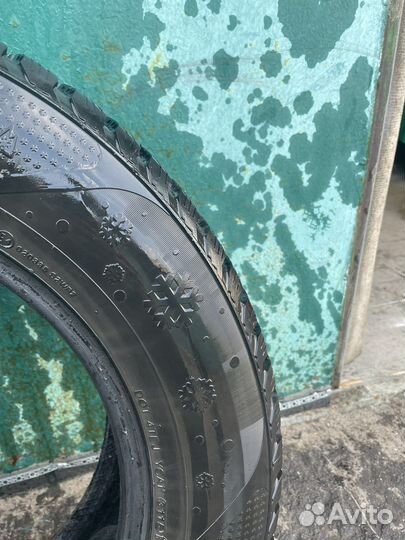 Kumho I'Zen RV Stud KC16 2.25/65 R17