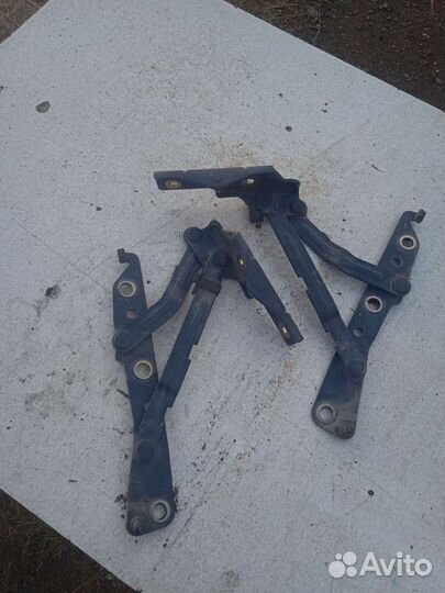 Петля багажника Nissаn Рrimеra Ниcсан Пpимepa P11