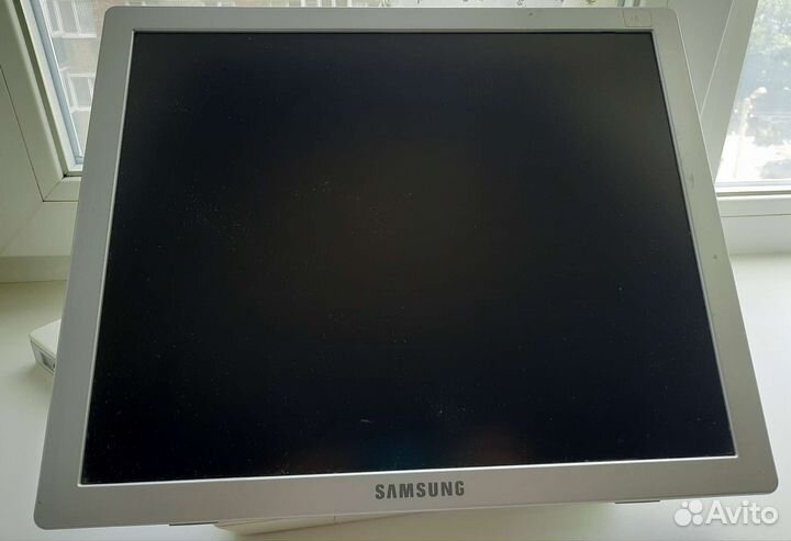 Монитор Samsung 770P