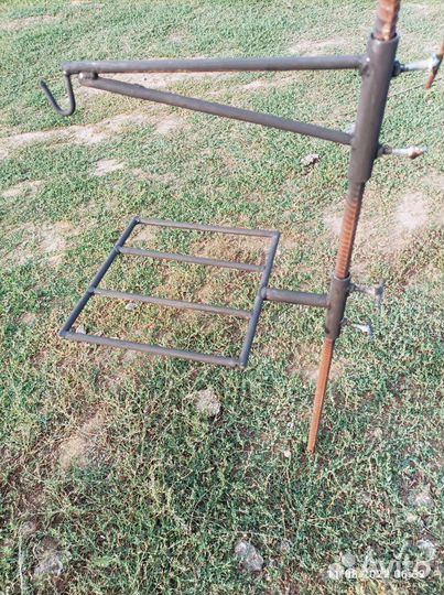 Стойка под кастер универсальная