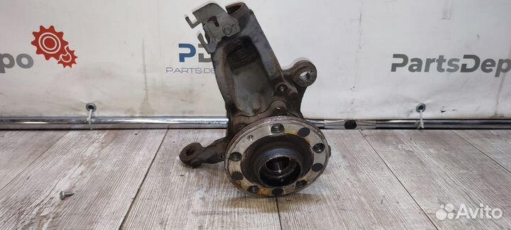 Кулак поворотный правый в сборе VAG