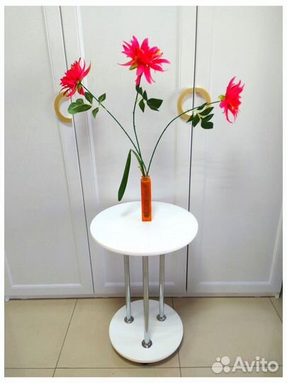 Стол журнальный на колёсиках новый белый, венге