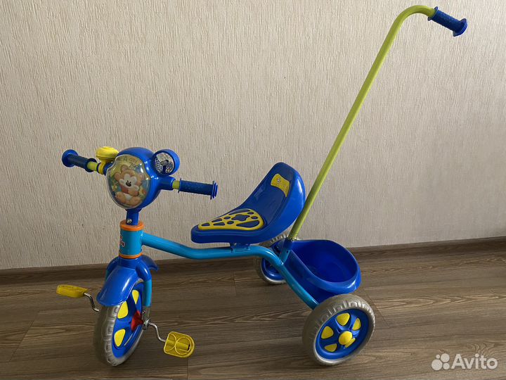 Трехколесный велосипед с ручкой