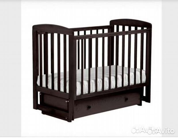 Детская кроватка с маятником и ящиком