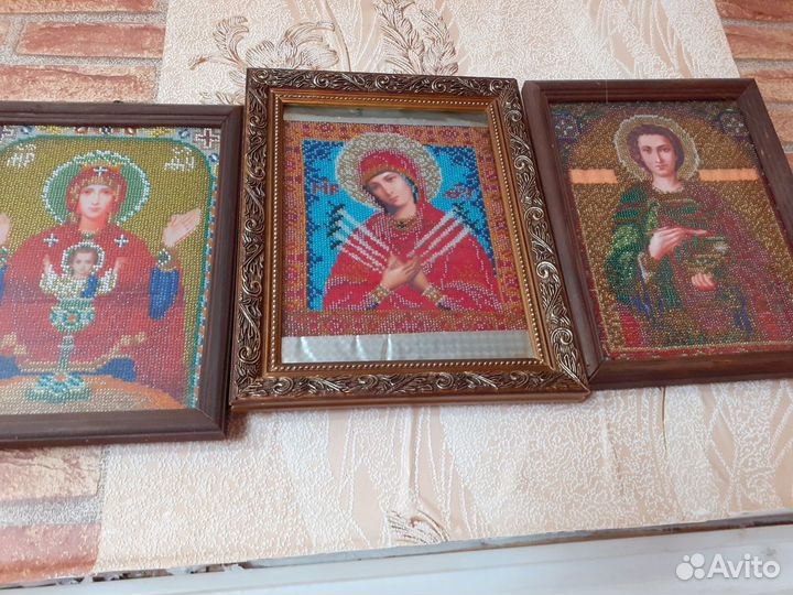 Иконы вышитые бисером в рамке