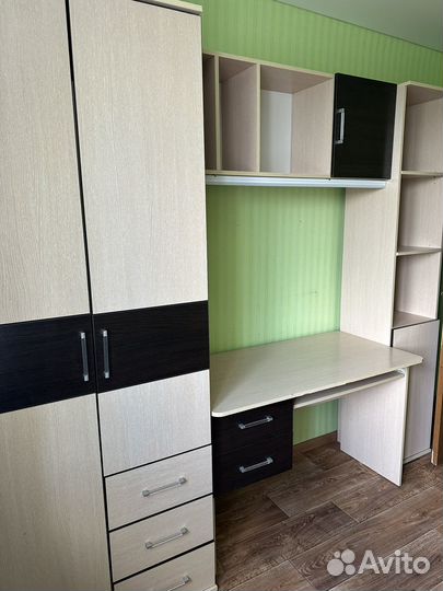 Уголок школьника с письменным столом бу