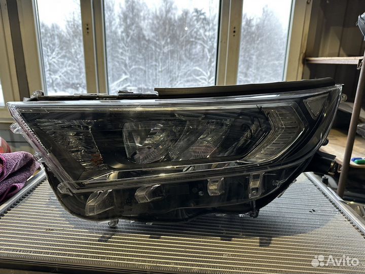 Фара передняя левая на Toyota RAV4 5
