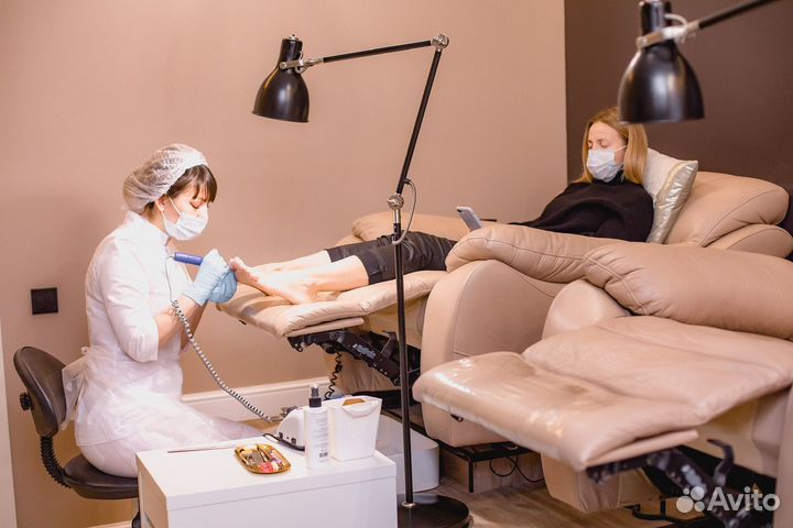 Модель на маникюр и педикюр