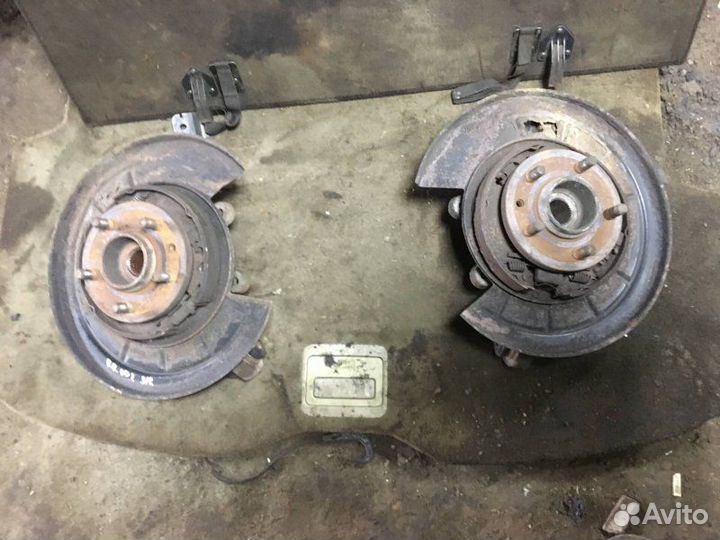 Кулак задний Land Rover Range Rover Sport L320