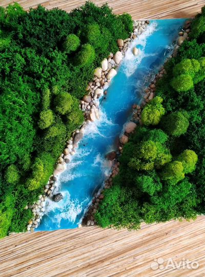 Панно стабилизированным мхом Река в лесу