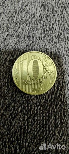 Монета с буквой P, и монету с заводским браком