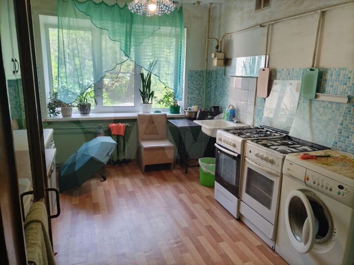 Комната 27 м² в 5-к., 2/5 эт.