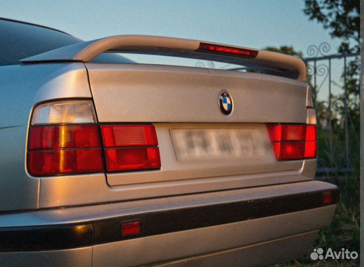 BMW Е34 Спойлер Hакладка Багaжника Hеllа бmb E34