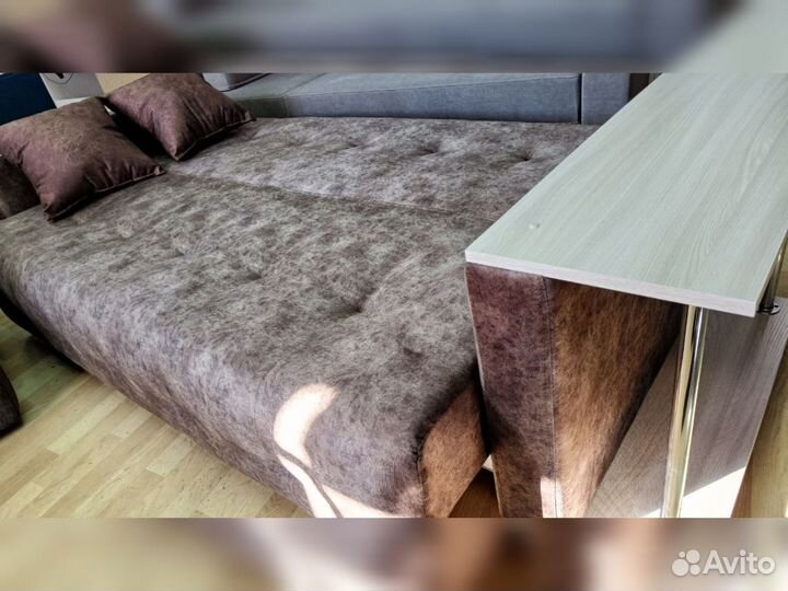 Диван с баром