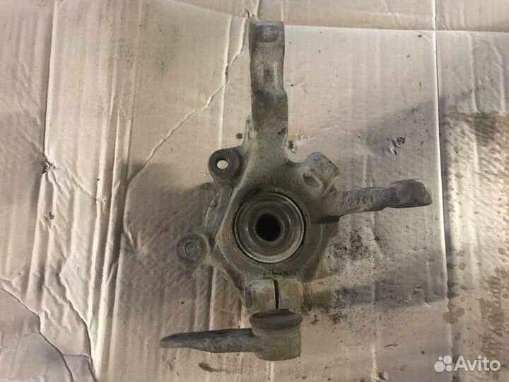 Кулак поворотный перед правый Renault Clio Symbol