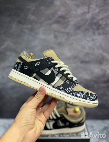 Кроссовки женские Nike Dunk SB